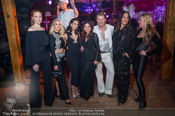 Adi Weiss 50. Geburtstag - Prater Alm, Wien - Sa 22.11.2025 - Gruppenfoto Adi WEISS mit Promi Damen147