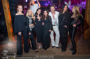 Adi Weiss 50. Geburtstag - Prater Alm, Wien - Sa 22.11.2025 - Gruppenfoto Adi WEISS mit Promi Damen148