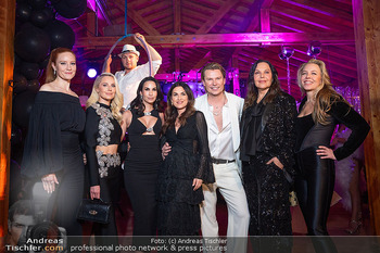 Adi Weiss 50. Geburtstag - Prater Alm, Wien - Sa 22.11.2025 - Gruppenfoto Adi WEISS mit Promi Damen149