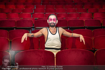 Tom Neuwirth und LuziWuzi Jubiläum - Rabenhof Theater, Wien - Di 25.11.2025 - Tom NEUWIRTH (Conchita WURST)8