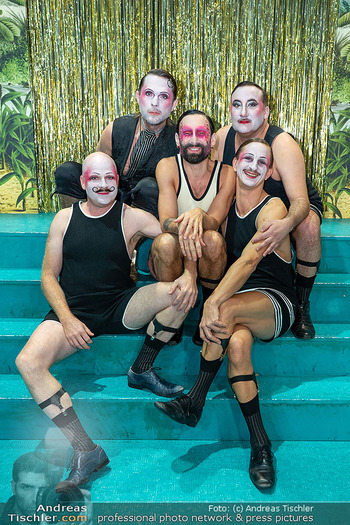 Tom Neuwirth und LuziWuzi Jubiläum - Rabenhof Theater, Wien - Di 25.11.2025 - Tom NEUWIRTH, Kyrre KVAM mit Ensemble12