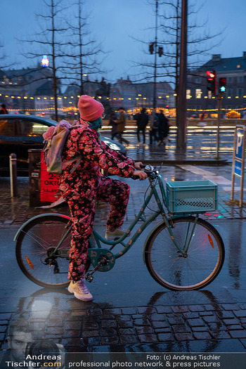 Falstaff Nordic Inauguration - Kopenhagen Distillery, Kopenhagen - Do 27.11.2025 - Radfahrer in Kopenhagen im Regen206