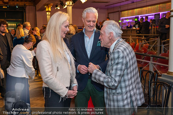 Ein Fest fürs Fernsehen - Wiener Metropol - Di 02.12.2025 - Ulla WEIGERSTORFER mit Bruder Georg, Christian MUCHA34