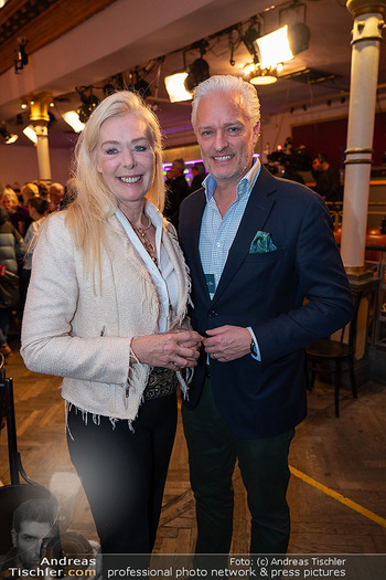 Ein Fest fürs Fernsehen - Wiener Metropol - Di 02.12.2025 - Ulla WEIGERSTORFER mit Bruder Georg66