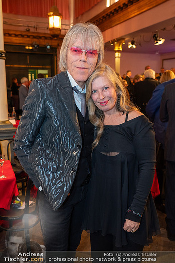 Ein Fest fürs Fernsehen - Wiener Metropol - Di 02.12.2025 - Christian DEIX mit Ehefrau Beatrix79