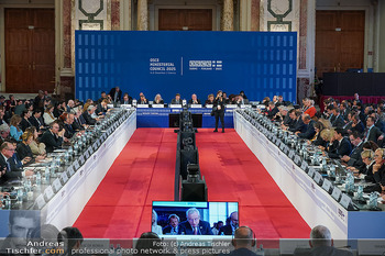 OSZE Ministerrat Tag 2 - Hofburg, Wien - Fr 05.12.2025 - großer Plenarsaal, Sitzungssaal, Besprechungstisch13