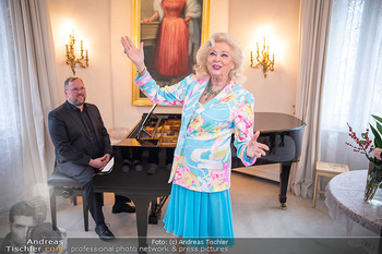 Stargast Präsentation Zuckerbäckerball - Privatwohnung, Wien - Mi 10.12.2025 - Birgit SARATA14