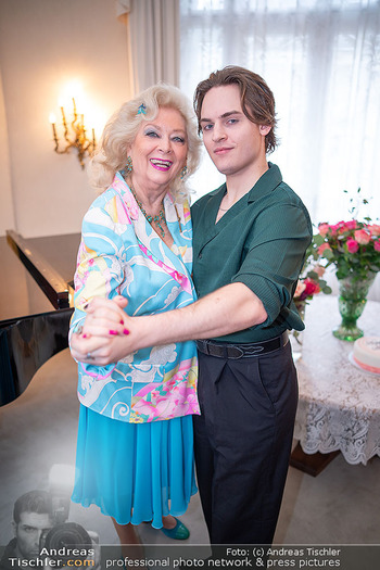 Stargast Präsentation Zuckerbäckerball - Privatwohnung, Wien - Mi 10.12.2025 - Birgit SARATA, Moritz MAUSSER25