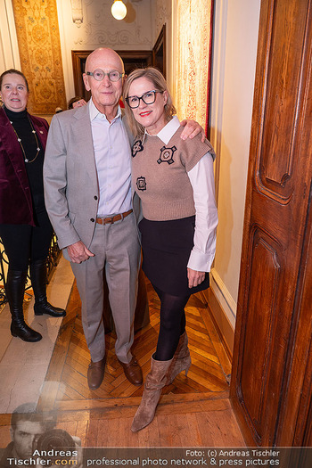 VIP Empfang Hahn Pröll - Palais Szechenyi Rahimi, Wien - Mi 10.12.2025 - Kurt MANN mit Freundin Renata44