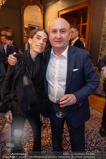VIP Empfang Hahn Pröll - Palais Szechenyi Rahimi, Wien - Mi 10.12.2025 - Ali RAHIMI mit Freundin Carina93