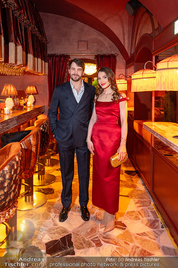 VIP Opening - Le Fou, Wien - Fr 12.12.2025 - Alexander SCHRACK mit Ehefrau Amina SCHRACK28