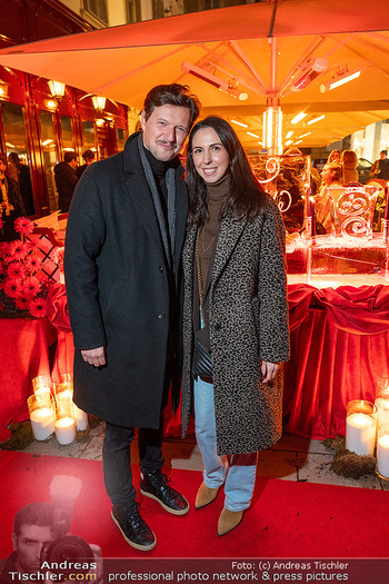 VIP Opening - Le Fou, Wien - Fr 12.12.2025 - Sasha KNEZEVIC mit Ana (Anna)39