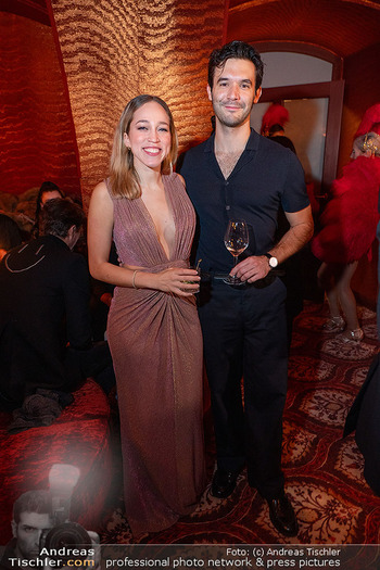 VIP Opening - Le Fou, Wien - Fr 12.12.2025 - Katharina GORGI mit Freund Felipe RODAS85