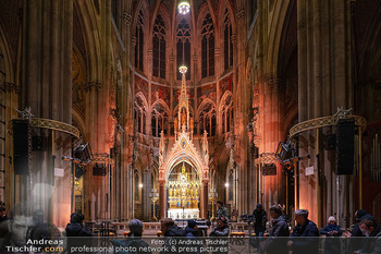 Kunstwerk Illuminierung - Votivkirche, Wien - Di 16.12.2025 - Votivkirche von innen2
