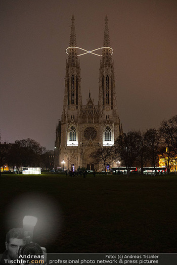 Kunstwerk Illuminierung - Votivkirche, Wien - Di 16.12.2025 - Votivkirche mit Kunstwerk53