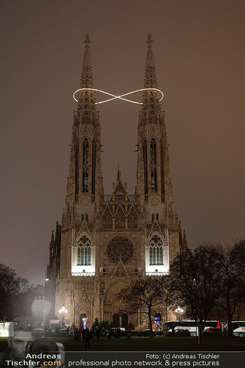 Kunstwerk Illuminierung - Votivkirche, Wien - Di 16.12.2025 - Votivkirche mit Kunstwerk55