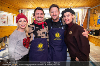 ZuKi Punsch Charity - Lions Club Punschstand Am Graben, Wien - Do 18.12.2025 - Nadja BERNHARD, Omar SARSAM, Julian LE PLAY, Paul PIZZERA1