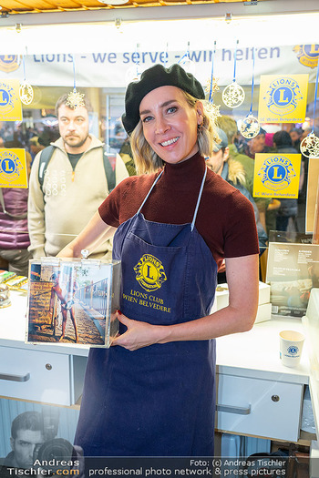 ZuKi Punsch Charity - Lions Club Punschstand Am Graben, Wien - Do 18.12.2025 - Nadja BERNHARD (Portrait)17