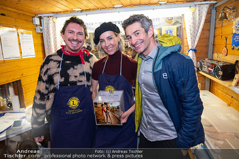 ZuKi Punsch Charity - Lions Club Punschstand Am Graben, Wien - Do 18.12.2025 - Nadja BERNHARD, Omar SARSAM, Julian LE PLAY18