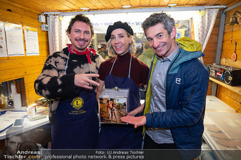 ZuKi Punsch Charity - Lions Club Punschstand Am Graben, Wien - Do 18.12.2025 - Nadja BERNHARD, Omar SARSAM, Julian LE PLAY19