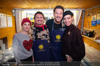 ZuKi Punsch Charity - Lions Club Punschstand Am Graben, Wien - Do 18.12.2025 - Nadja BERNHARD, Omar SARSAM, Julian LE PLAY, Paul PIZZERA22