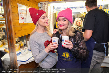 ZuKi Punsch Charity - Lions Club Punschstand Am Graben, Wien - Do 18.12.2025 - Silvia SCHNEIDER, Gabi HILLER39