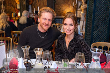 Künstler Neujahrsempfang - Marchfelderhof - Mi 07.01.2026 - Lucas Lukas FENDRICH mit Freundin Isabella10