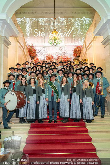 Steirerball - Hofburg, Wien - Fr 09.01.2026 - Gruppenfoto Musikgruppe, Musikanten, Feststiege13