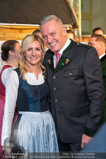 Steirerball - Hofburg, Wien - Fr 09.01.2026 - Mario KUNASEK mit Ehefrau Sabrina35