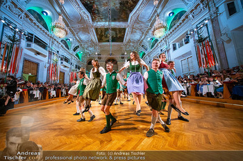 Steirerball - Hofburg, Wien - Fr 09.01.2026 - Ball Eröffnung, Tanzformation, Debütanten, Übersichtsfoto Fes94