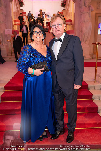 Zuckerbäckerball - Hofburg, Wien - Do 15.01.2026 - Peter SCHAIDER mit Ehefrau7