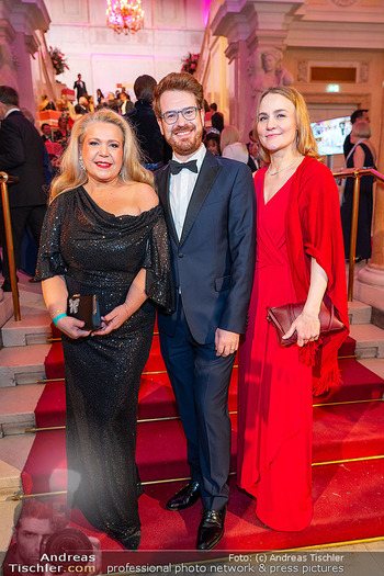 Zuckerbäckerball - Hofburg, Wien - Do 15.01.2026 - Susanna HIRSCHLER mit Ehemann Felix, Nicole WESNER18