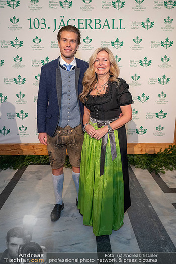 Jägerball - Hofburg, Wien - Mo 26.01.2026 - Claudia REITERER mit Sohn Julian32