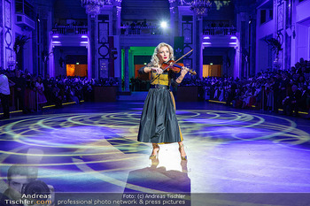 Jägerball - Hofburg, Wien - Mo 26.01.2026 - Lidia BAICH (Bühnenfoto)175
