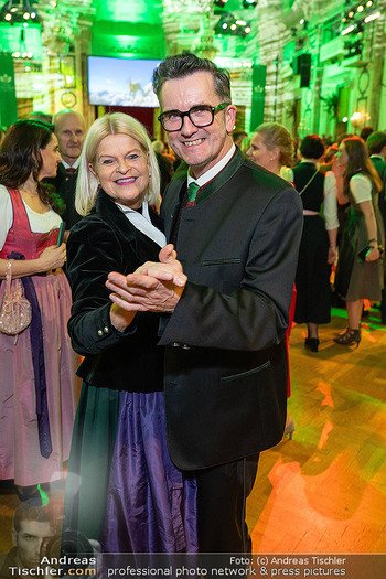 Jägerball - Hofburg, Wien - Mo 26.01.2026 - Klaudia TANNER mit Ehemann Martin259