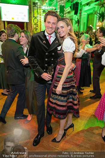 Jägerball - Hofburg, Wien - Mo 26.01.2026 - Patricia KAISER mit Freund Andreas ROCK270