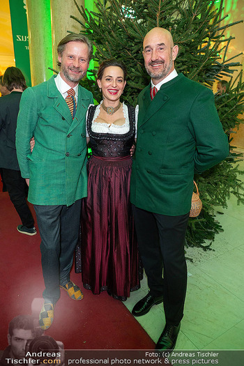 Jägerball - Hofburg, Wien - Mo 26.01.2026 - Marximlian MAYR-MELNHOF, Lena HOSCHEK mit Freund Vincent276