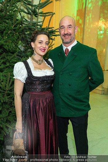 Jägerball - Hofburg, Wien - Mo 26.01.2026 - Lena HOSCHEK mit Freund Vincent279