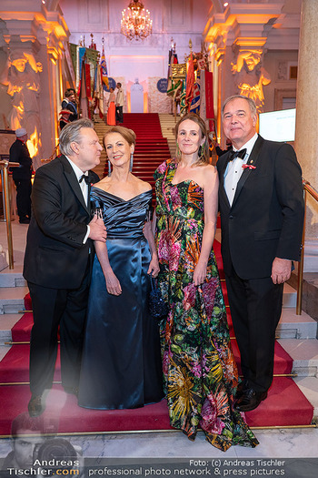 Ball der Wiener Wirtschaft - Hofburg, Wien - Fr 30.01.2026 - Michael LUDWIG, Irmtraud ROSSGATTERER, Walter RUCK mit Ehefrau P3