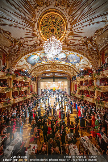 25. Grazer Opernredoute - Grazer Oper - Sa 31.01.2026 - Übersichtsfoto Ballsaal Festsaal Tanzfläche Tanzpaare Ballsais196