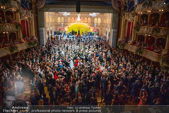 25. Grazer Opernredoute - Grazer Oper - Sa 31.01.2026 - Übersichtsfoto Ballsaal Festsaal Tanzfläche Tanzpaare Ballsais198
