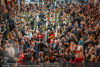 25. Grazer Opernredoute - Grazer Oper - Sa 31.01.2026 - Übersichtsfoto Ballsaal Festsaal Tanzfläche Tanzpaare Ballsais200