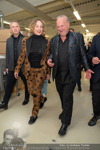 Sharon Stone bei Guschlbauer - Guschlbauer Schaumrollenfabrik St. Willibald - Di 10.02.2026 - Sharon STONE, Karl GUSCHLBAUER1
