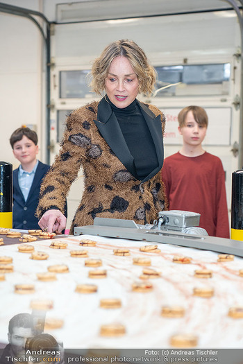 Sharon Stone bei Guschlbauer - Guschlbauer Schaumrollenfabrik St. Willibald - Di 10.02.2026 - Sharon STONE2