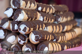 Sharon Stone bei Guschlbauer - Guschlbauer Schaumrollenfabrik St. Willibald - Di 10.02.2026 - Operball Schaumrolle von Guschlbauer38