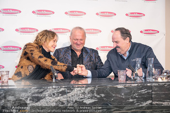 Sharon Stone bei Guschlbauer - Guschlbauer Schaumrollenfabrik St. Willibald - Di 10.02.2026 - Sharon STONE, Karl GUSCHLBAUER, Johann LAFER59