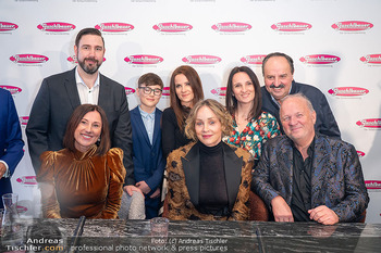 Sharon Stone bei Guschlbauer - Guschlbauer Schaumrollenfabrik St. Willibald - Di 10.02.2026 - Sharon STONE, Karl GUSCHLBAUER mit Familie63