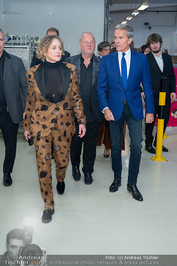 Sharon Stone bei Guschlbauer - Guschlbauer Schaumrollenfabrik St. Willibald - Di 10.02.2026 - Sharon STONE, Karl GUSCHLBAUER, Alfons HAIDER68