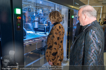 Sharon Stone bei Guschlbauer - Guschlbauer Schaumrollenfabrik St. Willibald - Di 10.02.2026 - Sharon STONE, Karl GUSCHLBAUER73