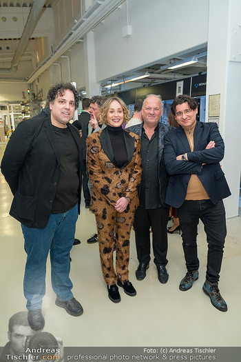 Sharon Stone bei Guschlbauer - Guschlbauer Schaumrollenfabrik St. Willibald - Di 10.02.2026 - Sharon STONE90